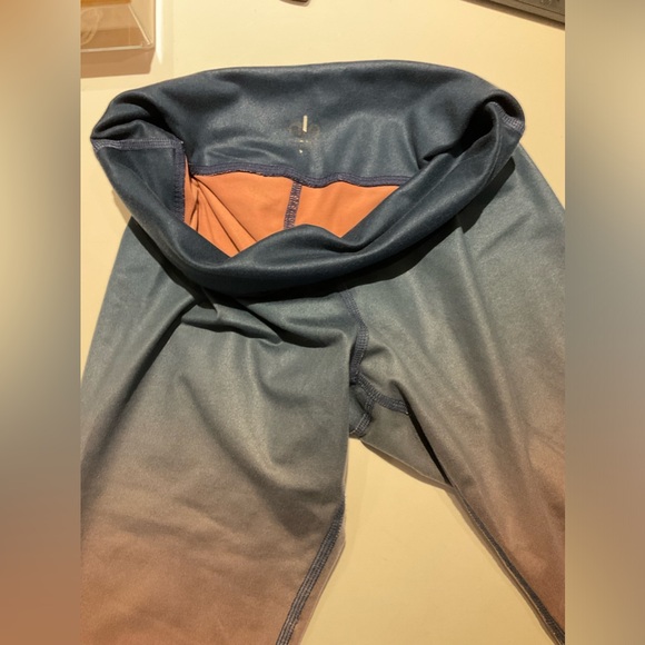 Alo capris - Picture 3 of 3